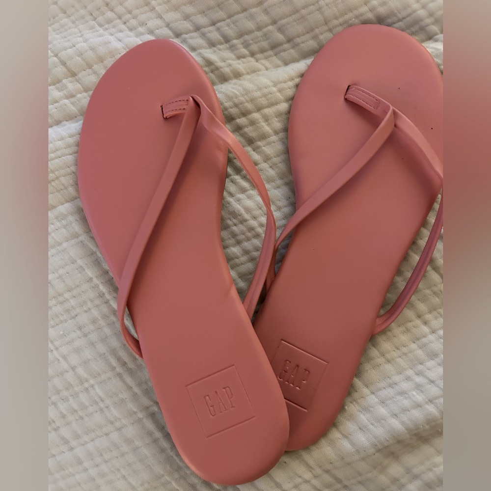 Gap flip flops